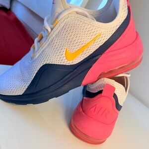 Nike Air Max Motion2 Sneakers - White, Pink Women